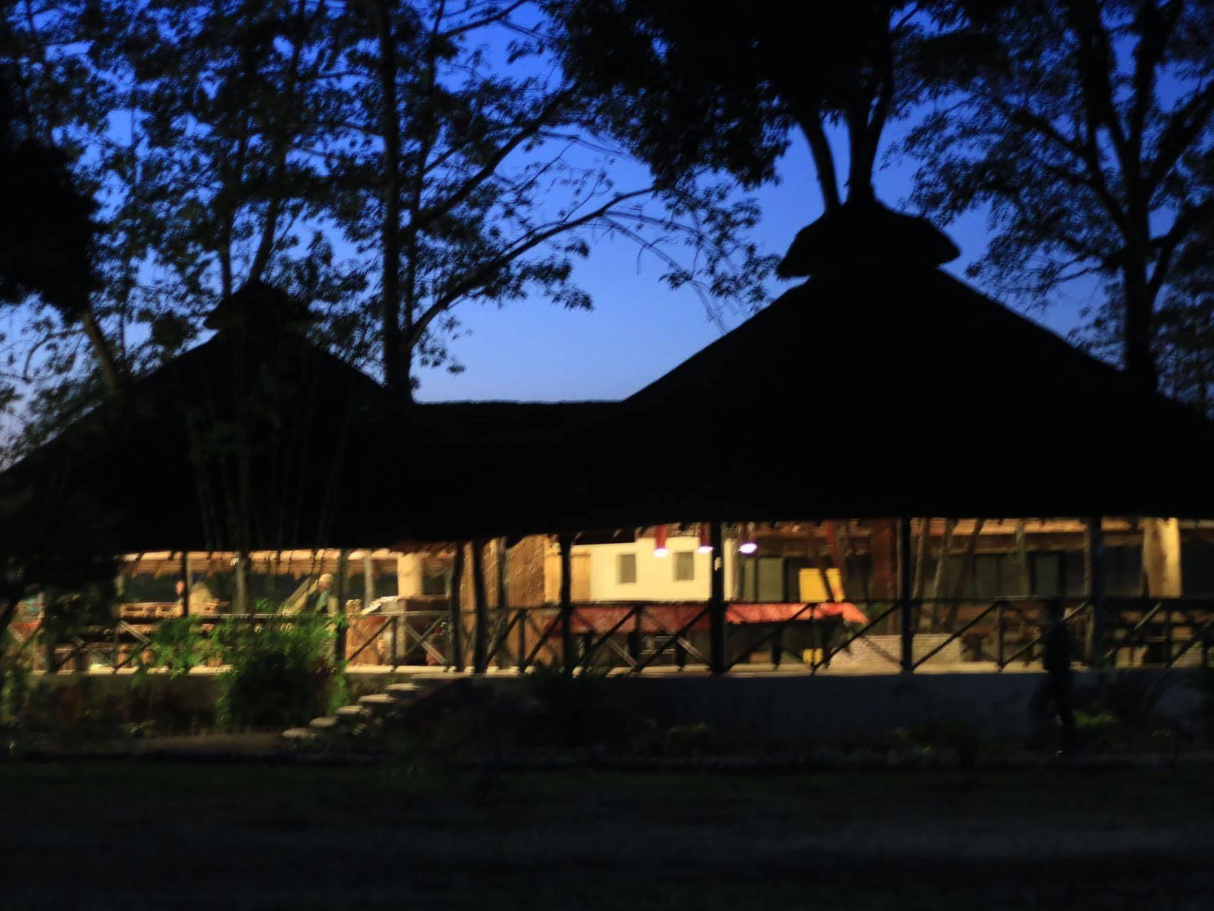 Siddhartha Wildlife Retreat Hotel Meghauli Exterior foto